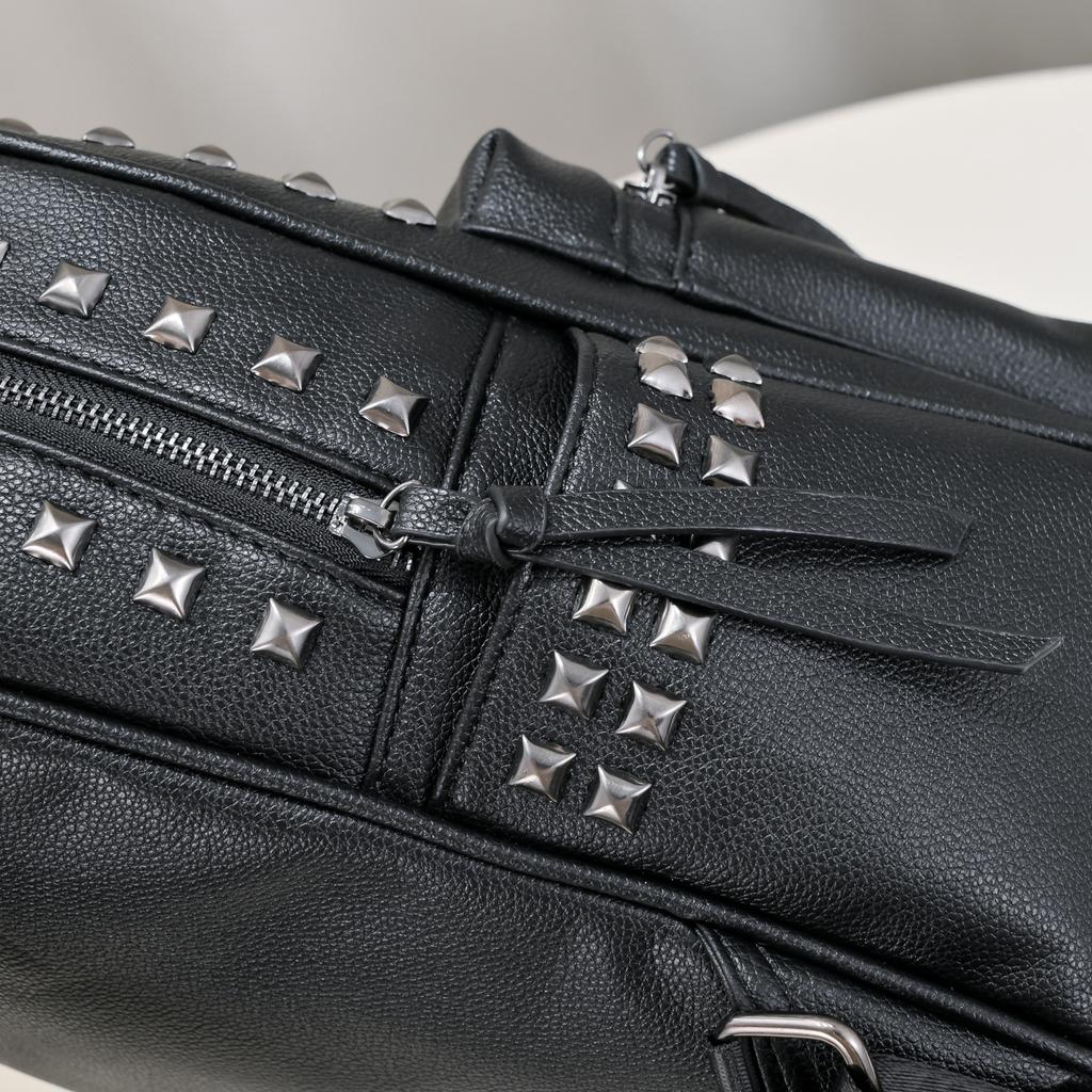 Large Capacity Men's and Women's Bags Trendy Rivet Backpacks Soft Leather Casual Skull Head Commuting Backpacks