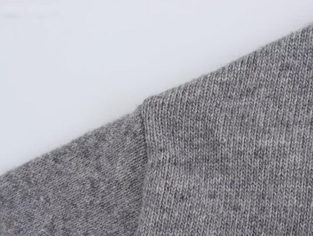 2024 Autumn Women's European & American Style 3D Bow Color Block Round Neck Knit Sweater