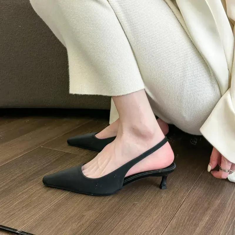 2024 2024 Spring Summer Women Kitten Heels Pointed Toe Sandals 2024 Back Buckle Bling Silver Ladies Casual Med Heels Shoes