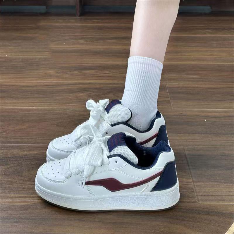2024 Autumn New Retro Platform Bread Shoes Casual Board Shoes Korean Version Women's Fashion College Style Versatile White Shoes