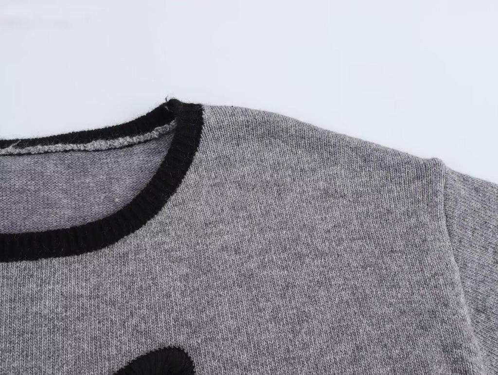 2024 Autumn Women's European & American Style 3D Bow Color Block Round Neck Knit Sweater