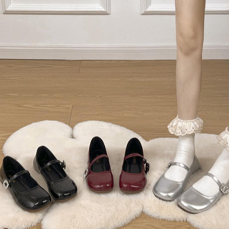 Round Head French Red Flat Bottom Mary Jane Shoes Women's 2025 New Spring and Autumn Small Fragrant Style with Skirt Light Mouth Single Shoes