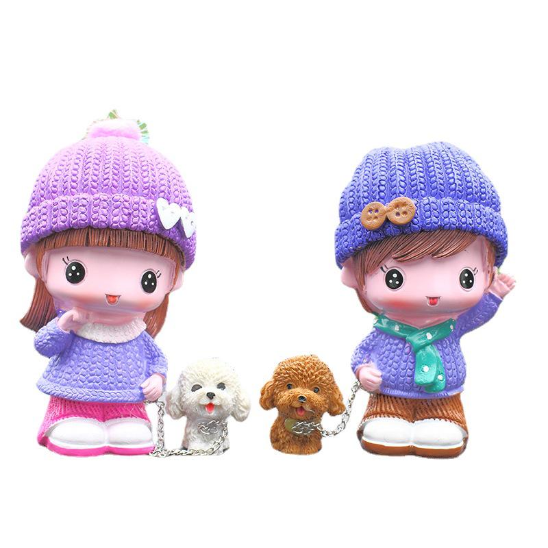 "Creative Resin Couple Walking Dog Car Ornament - Cute Interior Decoration"
