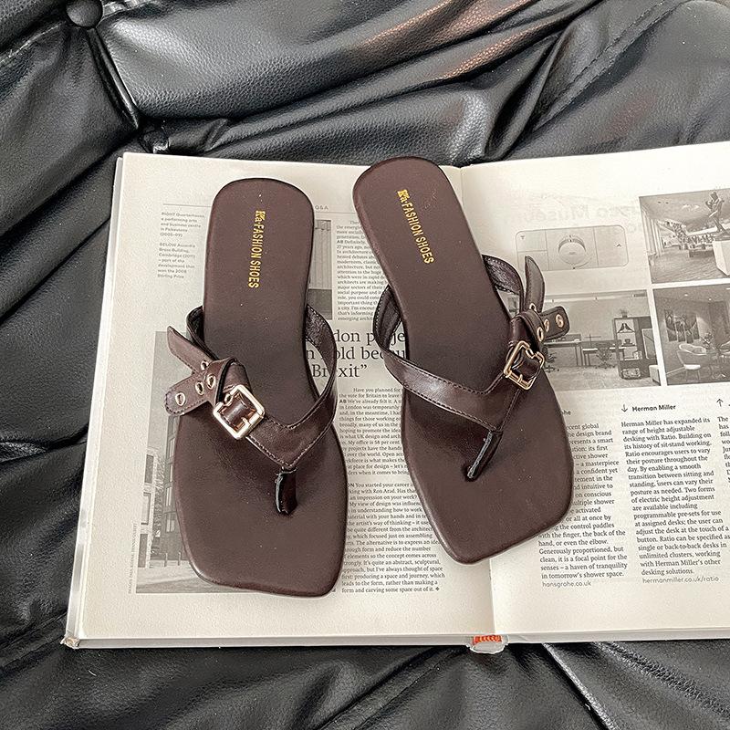 Casual Flat-bottomed Flip-flops Shoes for Women's Summer Wear 2025 New Beach Comfortable Niche Retro Cool Slippers