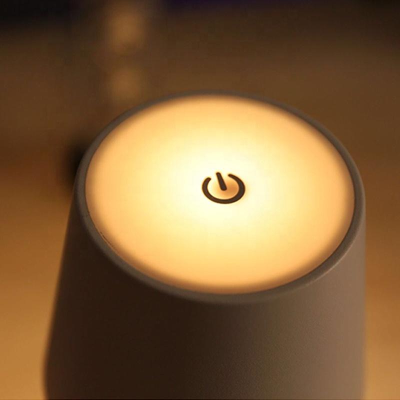 Zafferano Modern Hotel Energy Saving Table Lamp Aluminium USB Rechargeable Battery LED Cordless Restaurant Table Lamp For