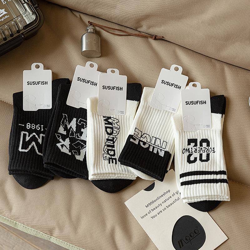 Men Autumn New Black and White Match Color Trend Letter Sports Sweat Absorption Breathable Boneless Tube Socks
