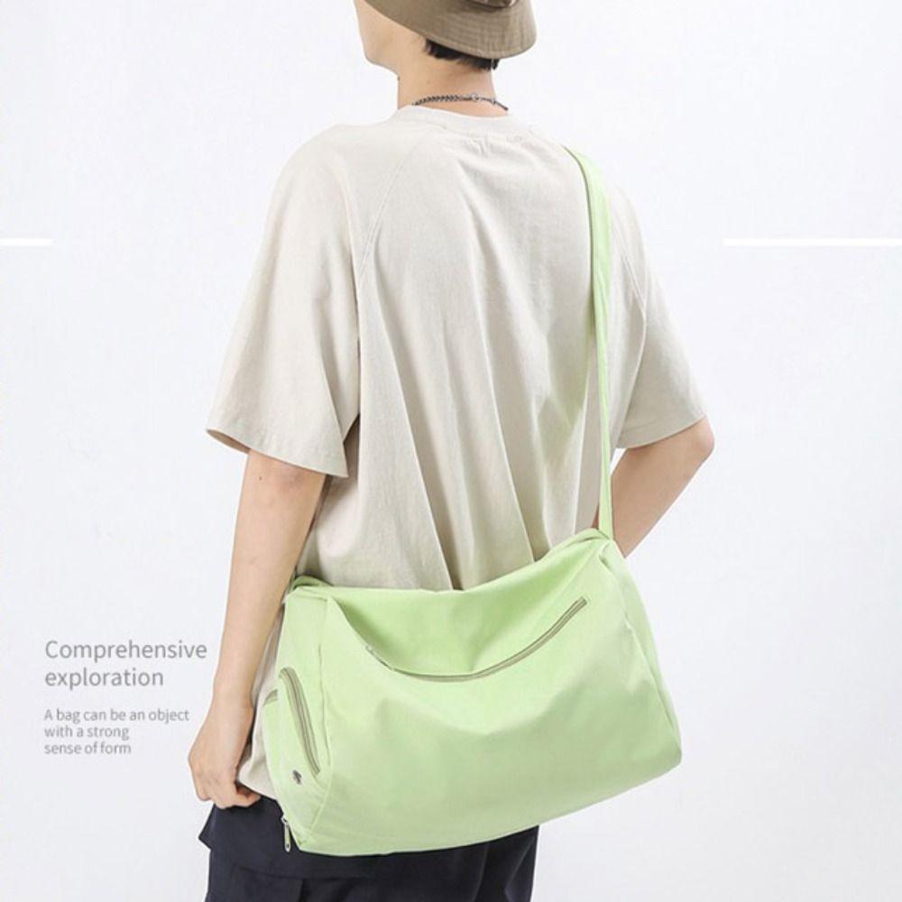 Handheld Travel Duffle Bag Waterproof Messenger Bag Fashion Travel Luggage Bag Female