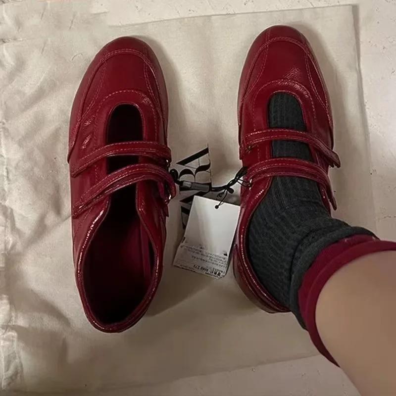 Women Flats Sports Shoes Summer New Sandals Trend Leather 2025 Casual Walking Shoes Breathable Running Woman Shallow Sneakers