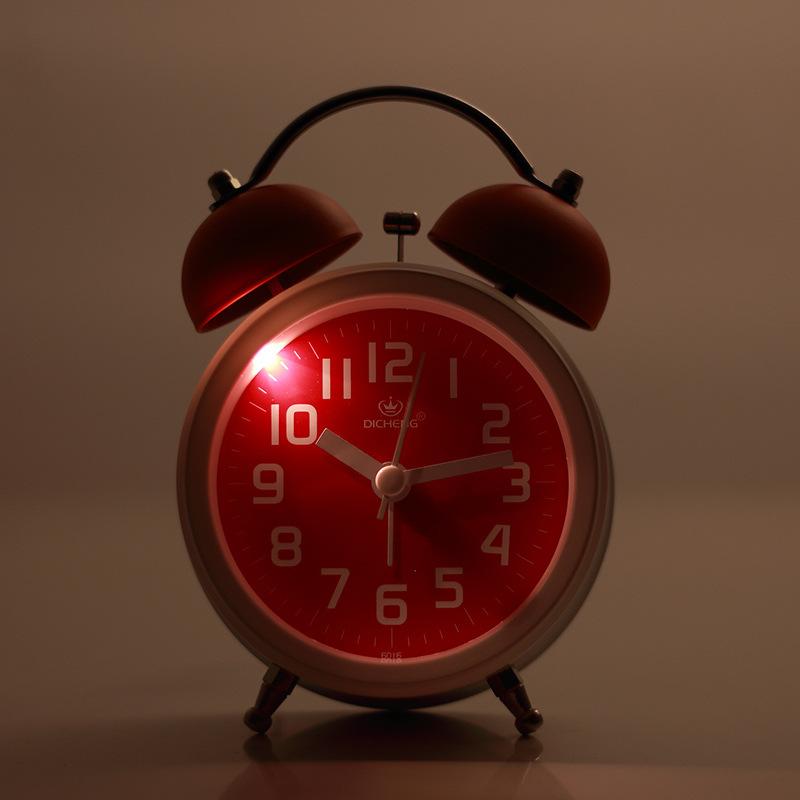 Скандинавский стиль Модный и простой Креативность Металлический звенящий будильник Бесшумный будильник Студенческая спальня Светящиеся часы Часы