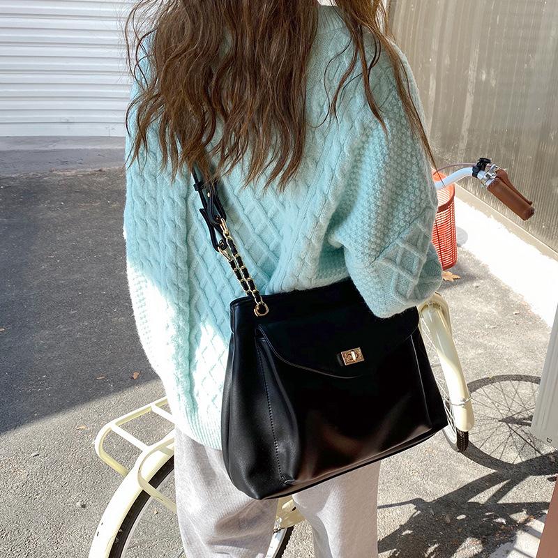 Classic Black Shoulder Bag Women's Versatile Retro Crossbody Square Bags New Large Capacity Textured Leather Flap Handbags