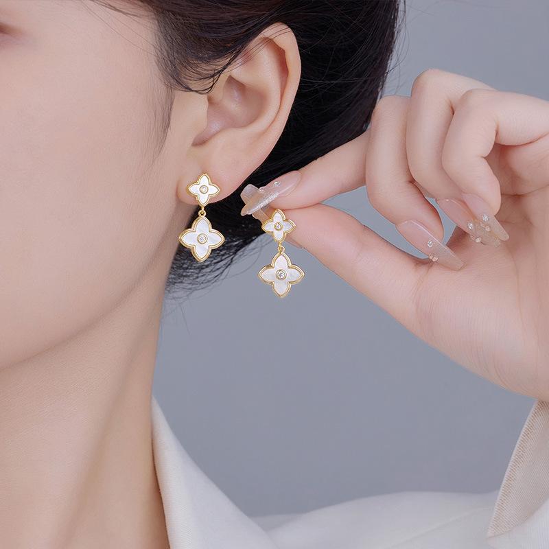 2024 Elegant Shell Four-leaf Flower Earrings S925 Silver Needle High-end Unique Design Fashionable and Versatile Earrings