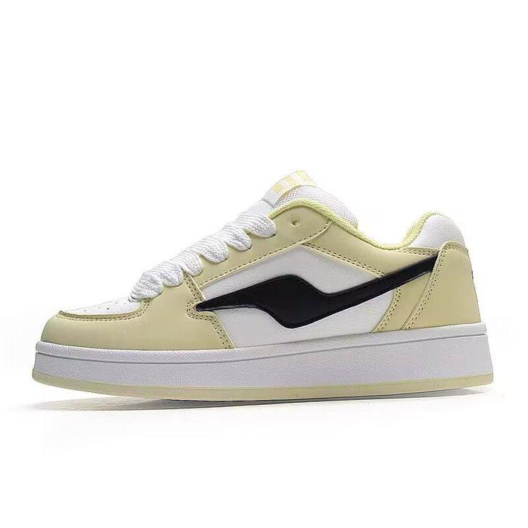 2024 Autumn New Retro Platform Bread Shoes Casual Board Shoes Korean Version Women's Fashion College Style Versatile White Shoes