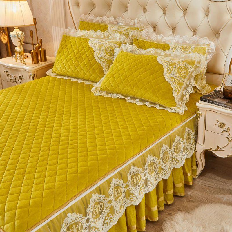 3pcs of Thickened Autumn and Winter Lace Bed Skirt, Crystal Velvet Bed Skirt Lace Bed Cover, Soft and Comfortable, Bedroom and Guest Room Bedding
