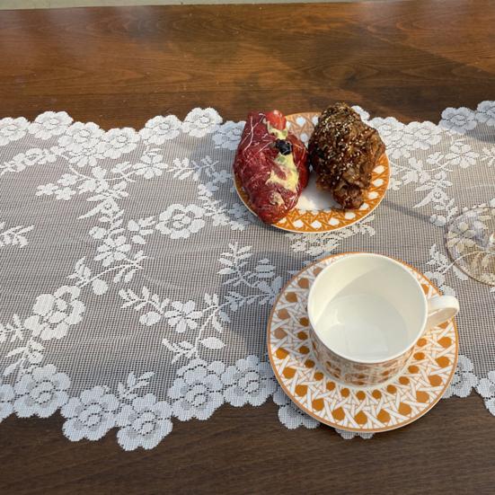 Vintage Lace Table Runner Hollow Flower Pattern Reusable Table Flag for Banquets Weddings Christmas Dinner Table Accessory