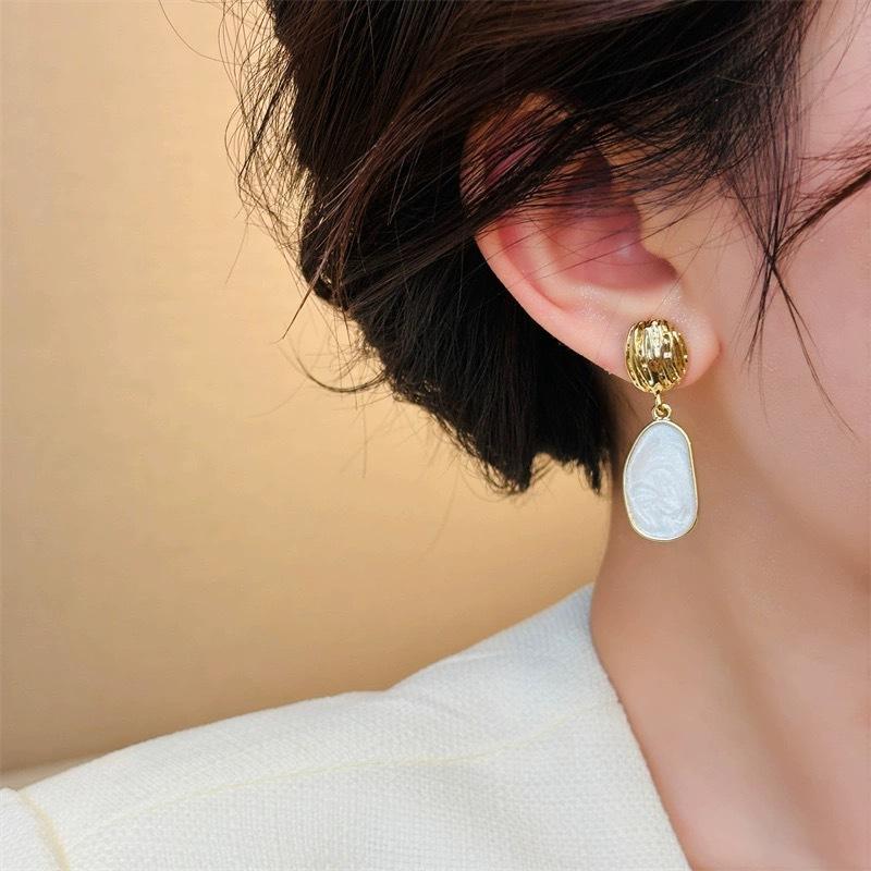 White Irregular Waterdrop Pendant Earring for Women Korean Geometry New Fashion Party Jewelry Girl Gift Earrings Accessory
