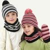Набор из 3 предметов: детская шапка, шарф, перчатки, полосатый принт, веревка против потери, теплая, дышащая, комбинированный набор шапка-шарф-перчатки, зимняя экипировка