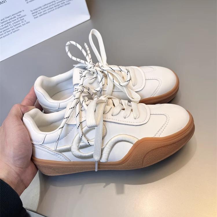 Niche Design Red Moral Training Shoes Women's Early Spring 2025 New Fashion Embroidery Platform Casual Sports Board Shoes