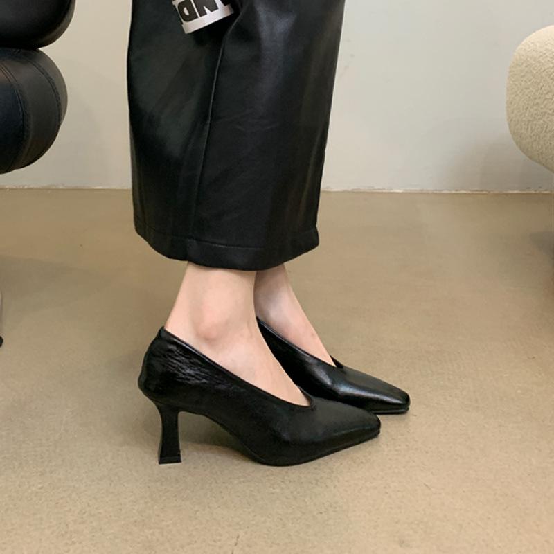 Witch Shoes New Black Small Square Head Light Mouth Thick Heel Single Shoes Suitable for Commuting Temperament Women's High Heels