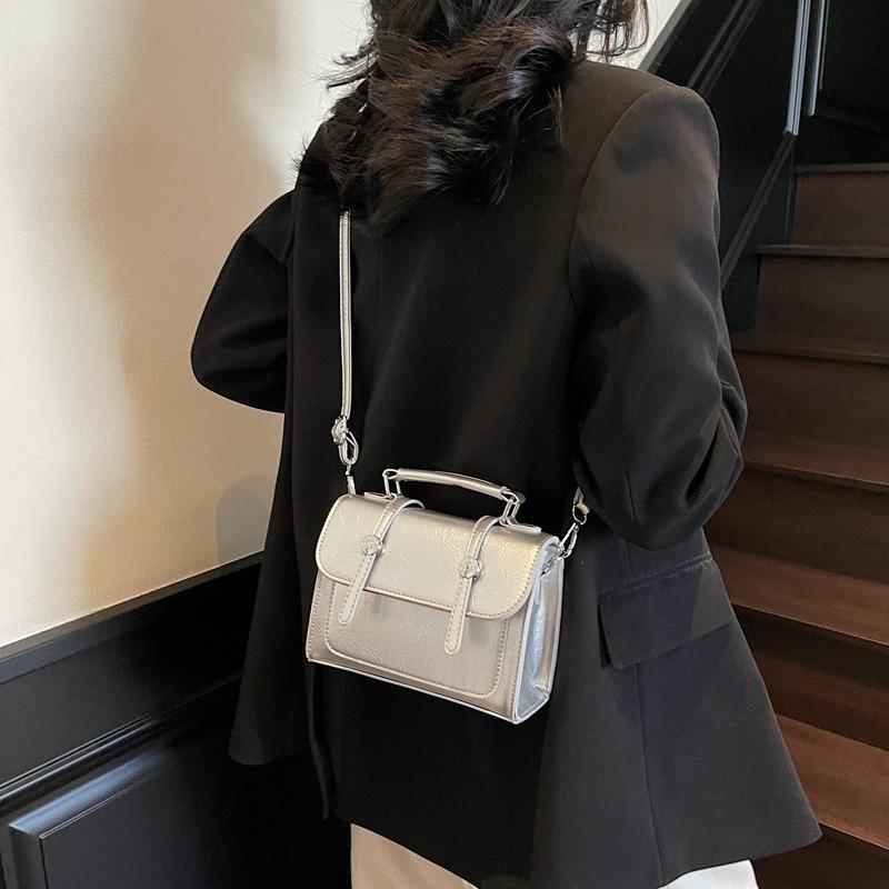 Premium Texture Small Bag Women's New Fashion Retro Shoulder Messenger Bag Versatile Portable Small Square Bag