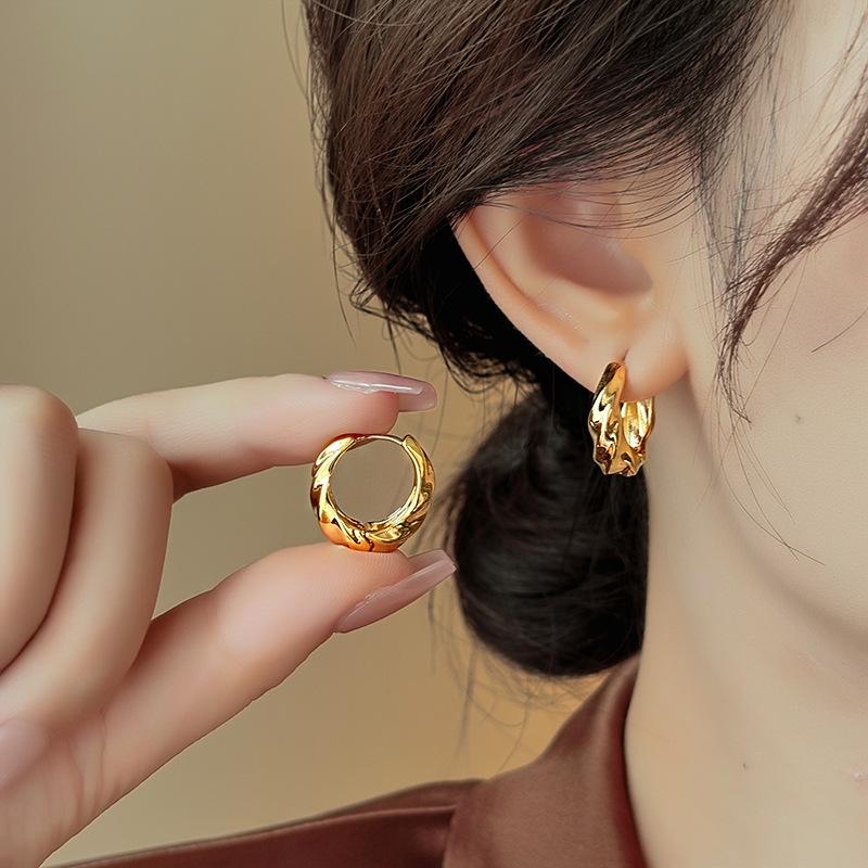 Oval Round Twisted Ear Buckle Niche Design Sense Simple Earrings Fashion Temperament Versatile Earrings High Sense