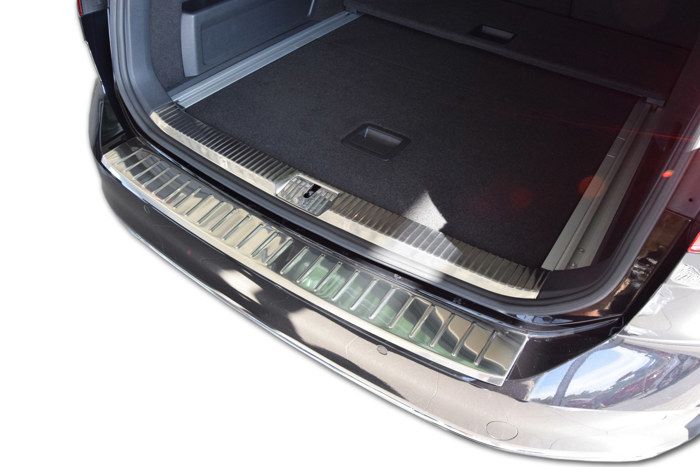 J&J AUTOMOTIVE | Protection En Chrome Sur Mesure Pour Volkswagen Passat B8 (Break) 2014-2023