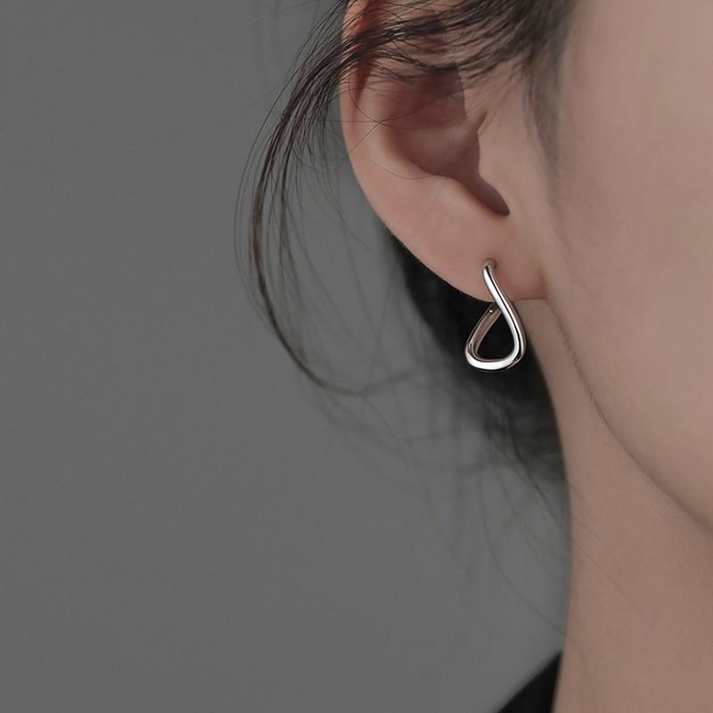 2025 New Korean Copper Color Hoop Earrings for Women Trend Vintage Geometric Irregular Dislocation Ear Studs Earring Zircon