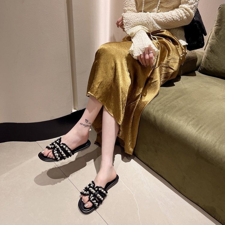 2025 Summer French Pearl Slippers Fairy Fragrance Fashion Flat Bottom Summer New One Word Beach Soft Bottom Tall Girl