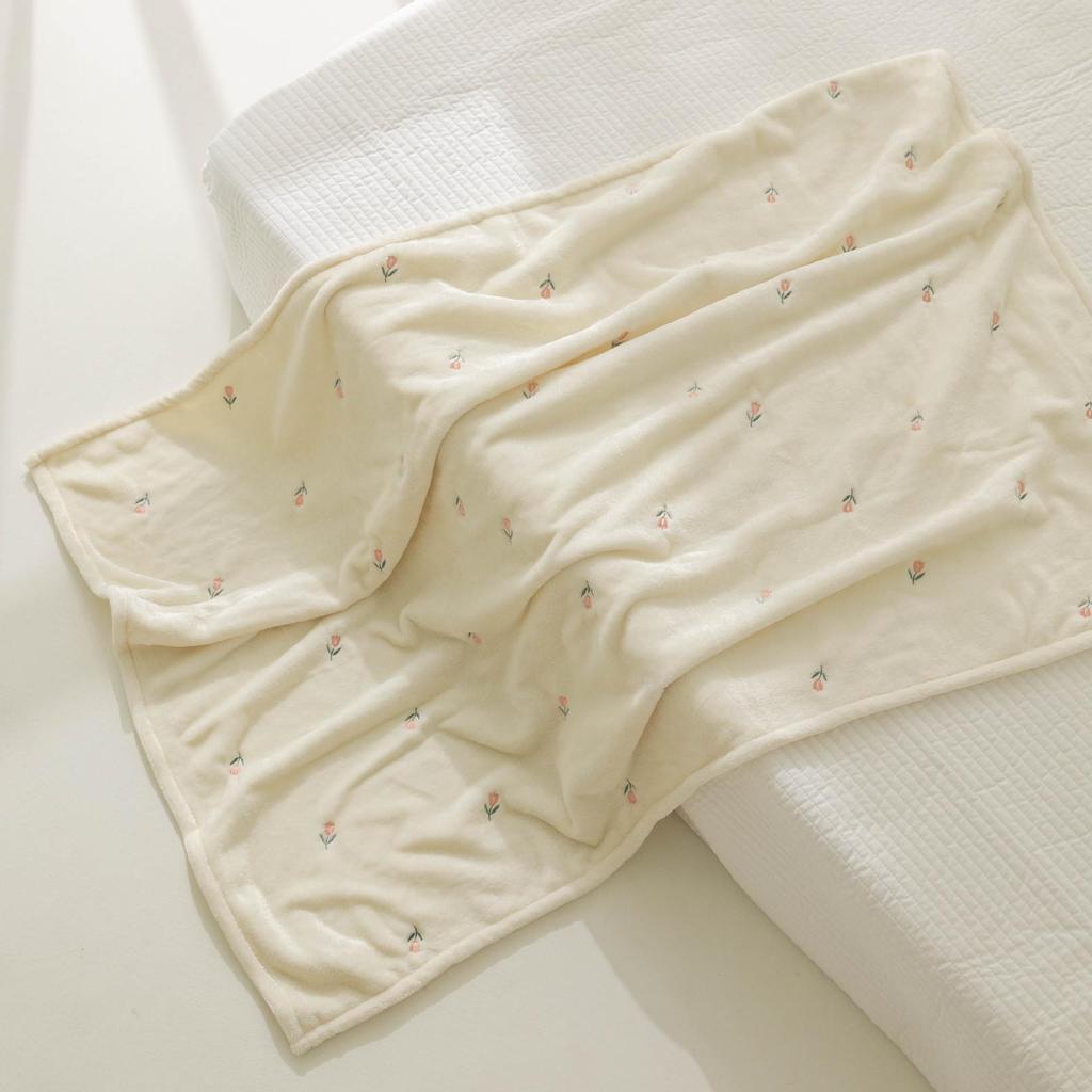 Korean Embroidered Baby Blanket: Cozy Stroller Cover & Nap Blanket for Autumn/Winter