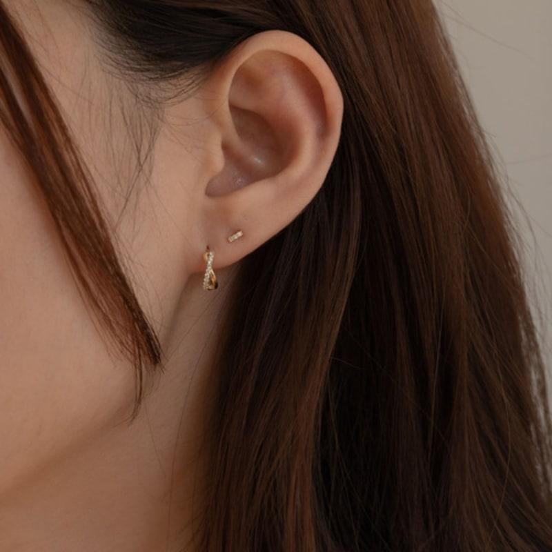 Youngglow 14k Cubic X One Touch Earring