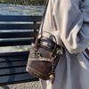 Premium Sense Retro Small Bag Women's 2025 New Autumn and Winter Versatile Messenger Bag Fashion Super Fire Portable Bucket Bag