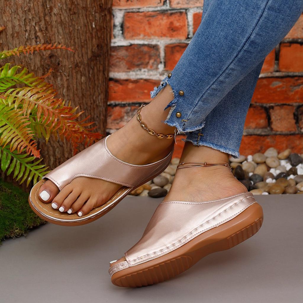 Women Casual Flat Shoes Summer Sandals Beach Fashion Shoes Clip Toe Sandals