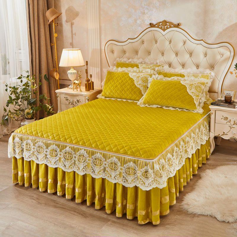 3pcs of Thickened Autumn and Winter Lace Bed Skirt, Crystal Velvet Bed Skirt Lace Bed Cover, Soft and Comfortable, Bedroom and Guest Room Bedding