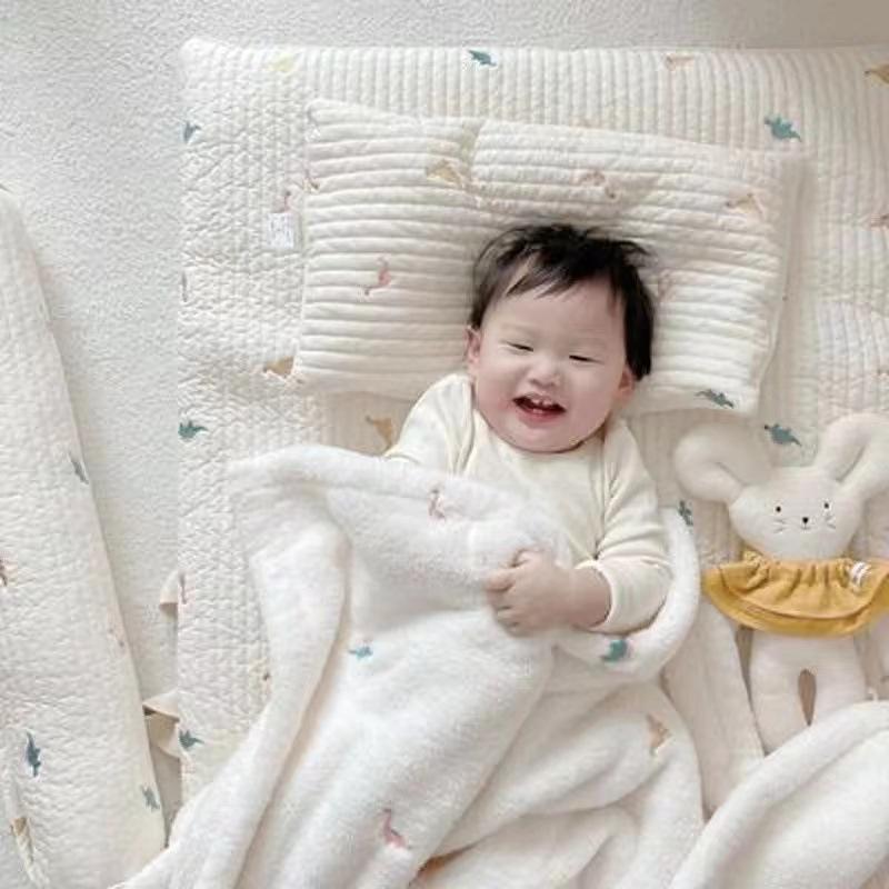 Korean Embroidered Baby Blanket: Cozy Stroller Cover & Nap Blanket for Autumn/Winter