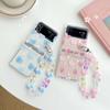 Ins 2023 New Original Cute Flower Love Couple Bear Bracelet Phone Case For Samsung Galaxy Z Flip3 Flip4 Flip 3 4 Heart Back Capa