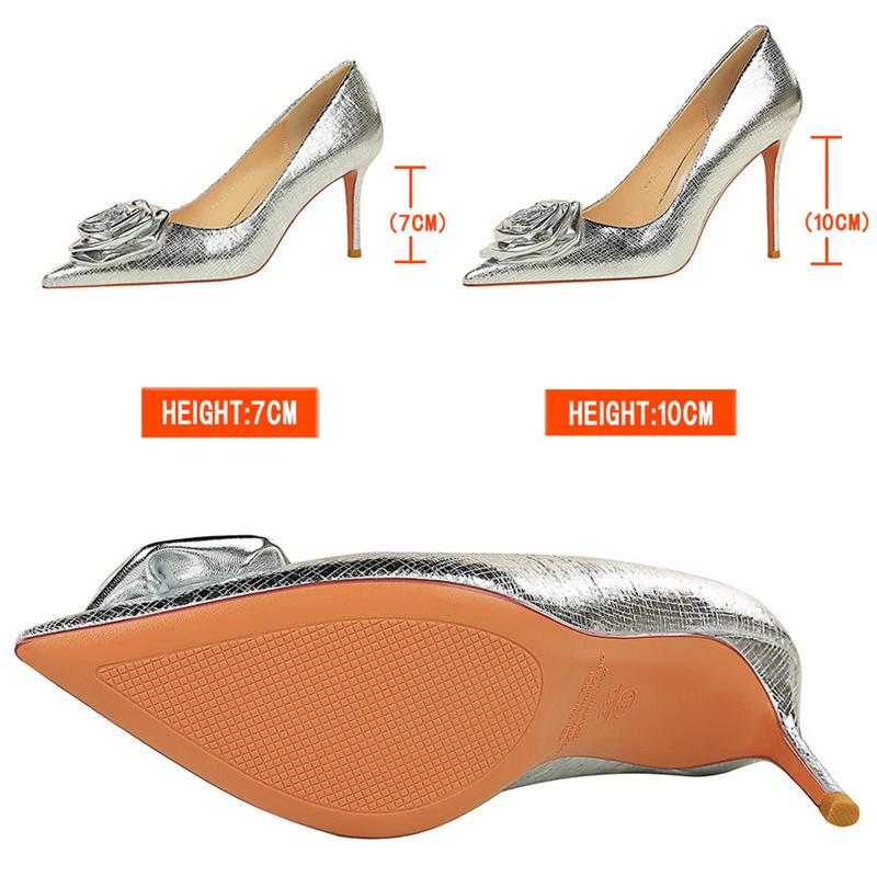 Fashion Women's 7 Cm 10 Cm Patent Leather Flowers Women Pumps Sexy Pointed Toe Thin Low Heels Wedding Elegant Party Shoes Zapatos Mujer