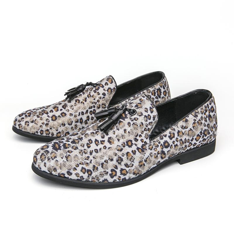 New Casual Leather Shoes Large Size Tassel Leopard Leather Shoes Men Loafers Flat Slip On Shoes Men Fashion British Style Loafers