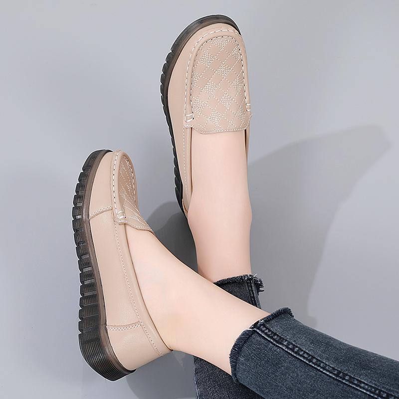 Women Flats Wedge Leather Fashion Comfortable Shoes Women Slip On Nurse Shoes Moccasins Outdoor Plus Size Tenis Feminino