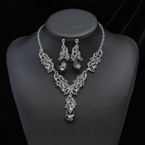 Women Necklace Earrings Set Luxury Symmetric Retro Rhinestone Hollow Out Anti-allergy Hanging