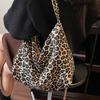 Large-capacity Casual Foreign-style Leopard Print Shoulder Bag, New Personalized Underarm Tote Bag, Fashionable Canvas Messenger Bag, Bag for Women