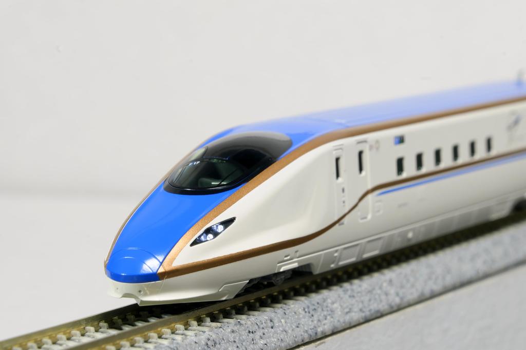 KATO N Gauge E7 Series Hokuriku Shinkansen Shiny Basic Set 3 Cars Railway Model Train 10-1980