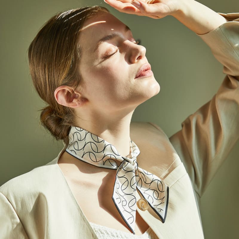 ANA MAISON Sophisticated Linework Silk Twilly Scarf [PMT-1357]