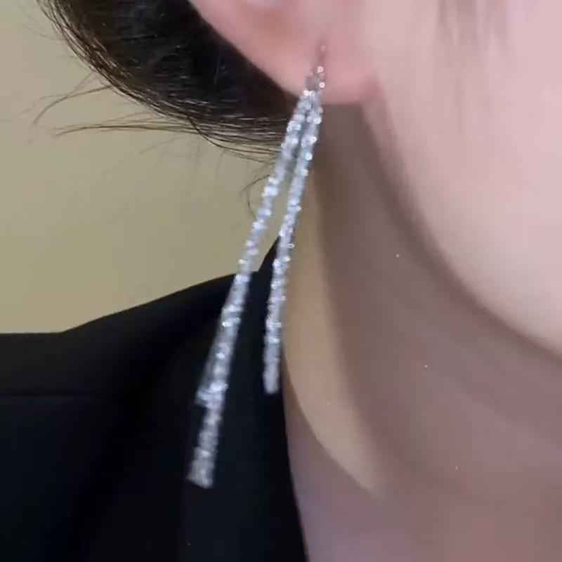 Elegant Baby's Breath Tassel Threader Earrings: Chic, Exquisite, Dazzling, Long Design for Women