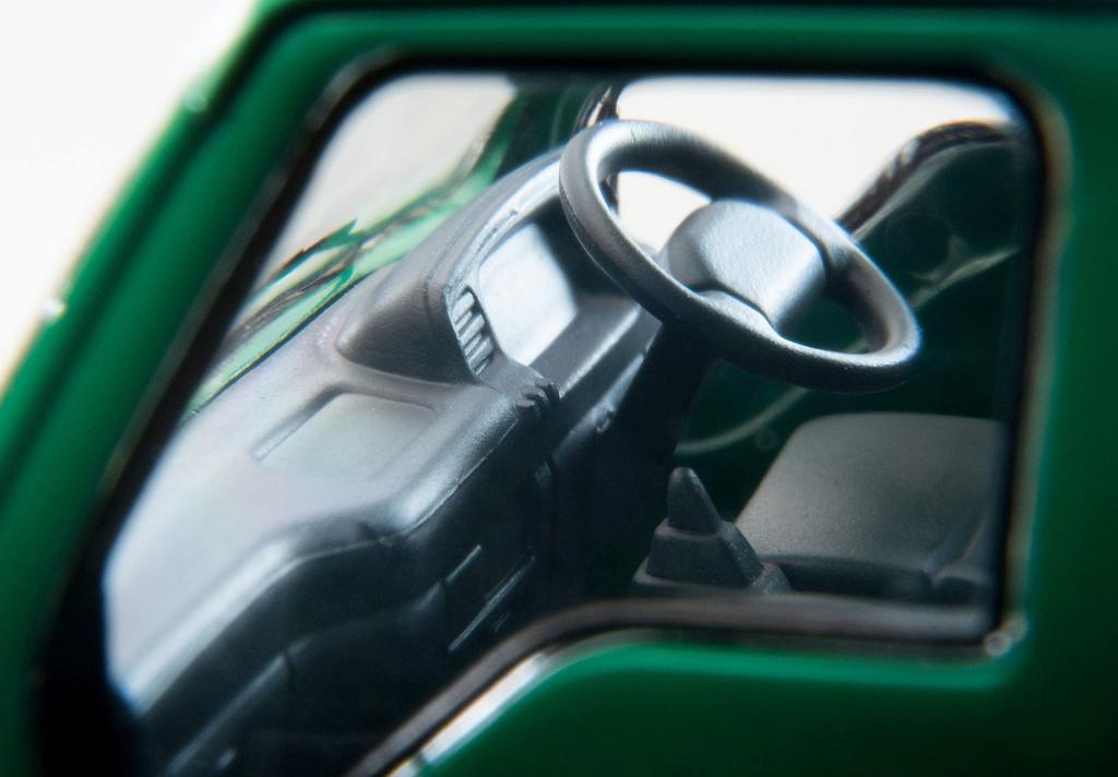 Tomica Limited Vintage Neo Isuzu Elf Panel Van Pigeon Mark Moving Center Завершенный продукт 1/64 LV-N285a