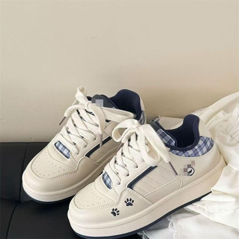 Campus Style Little White Shoes Women's New Autumn Breathable Board Shoes Versatile Students with Skirts Bread Shoes