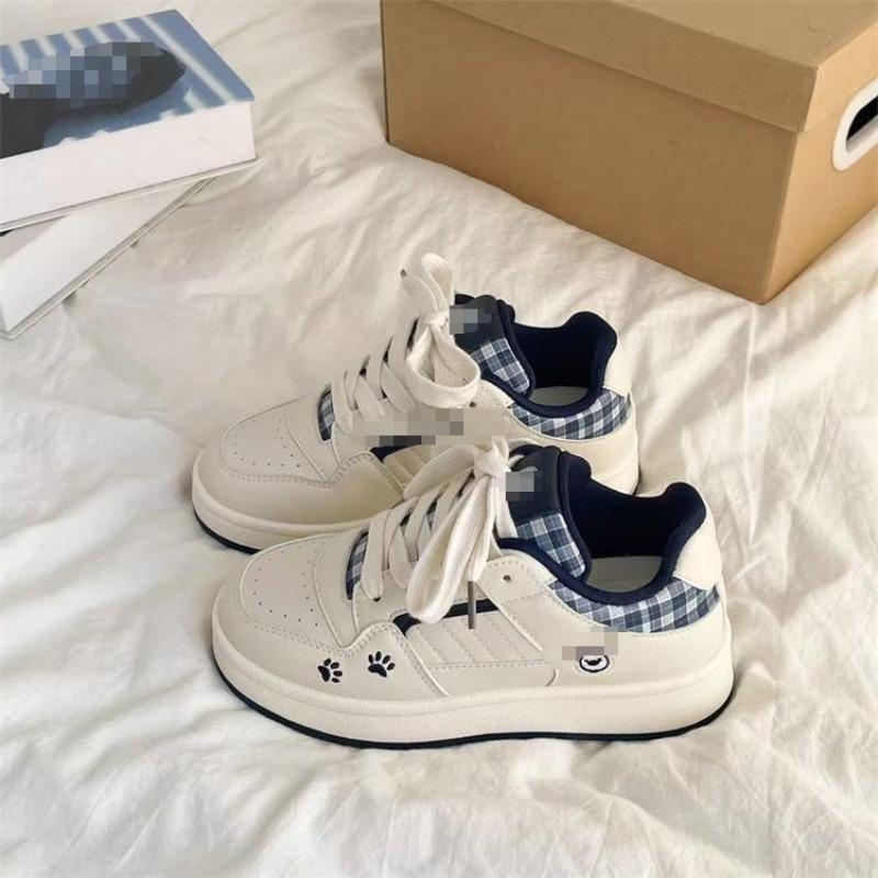Campus Style Little White Shoes Women's New Autumn Breathable Board Shoes Versatile Students with Skirts Bread Shoes