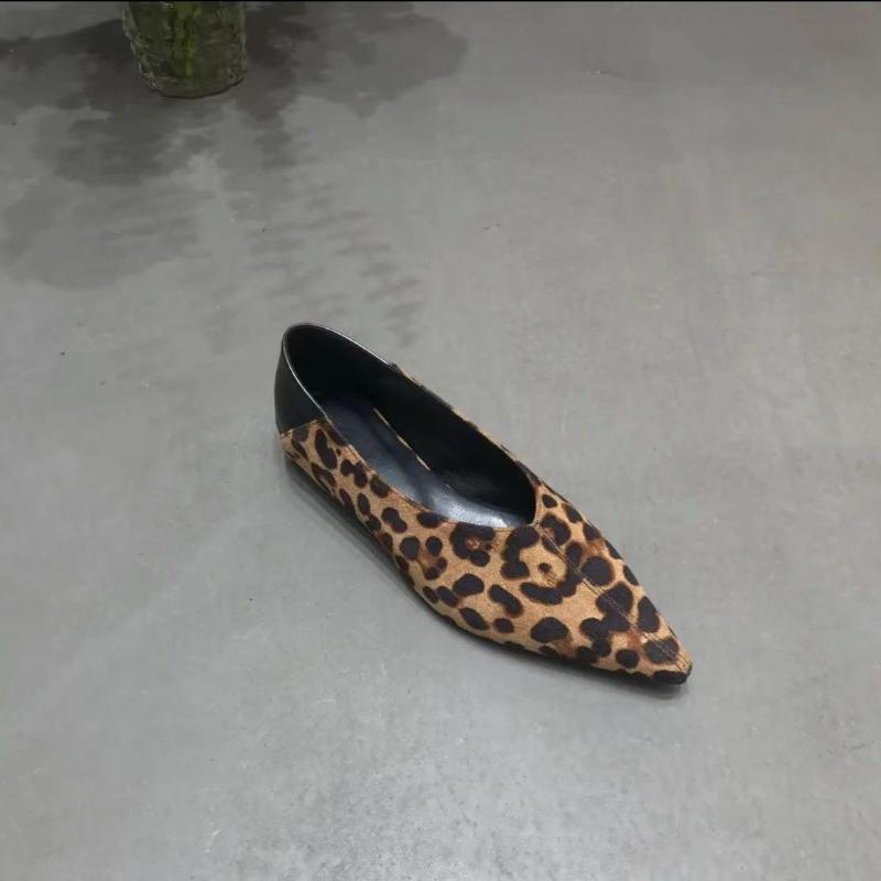 Fashion New Fashion Ballet Flats for Womens Comfort Soft Slip On Flat Pointed Shoes Women's Casual Low Heels Barefoot Elegant Sneakers