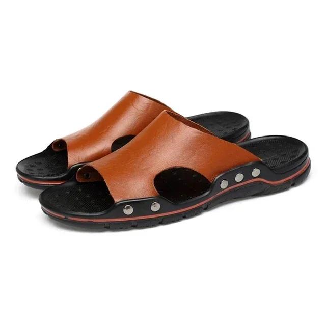 Fashion Summer High-quality Leather Slippers  New Men's Sandals  Soft Outdoor Slippers  Comfortable Beach Sandals Outdoor Men's Shoes