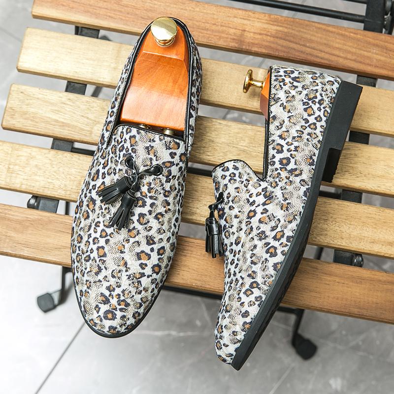New Casual Leather Shoes Large Size Tassel Leopard Leather Shoes Men Loafers Flat Slip On Shoes Men Fashion British Style Loafers