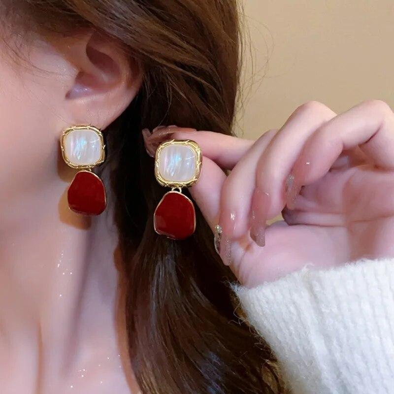 New Vintage Red Love Heart Earrings For Women Trendy Charm Dangle Drop Earrings Female Exquisite Fashion Jewelry Christmas Gifts