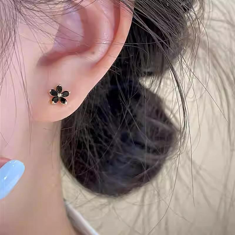 S925 Silver Black Flower Women's Earrings - High-End Niche Design, 2024 New Exquisite Small Earrings